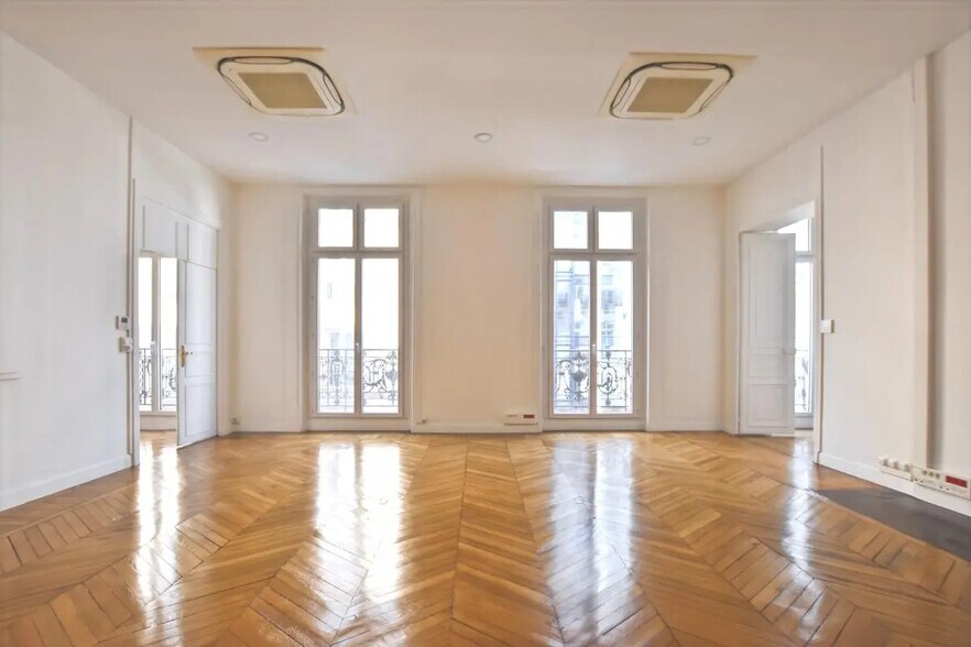 Bureau dans Paris à louer - Photo de l’immeuble – Image 2 sur 7