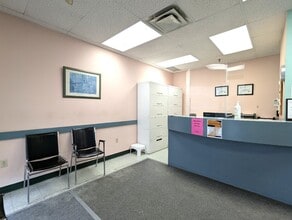 2468 W Eglinton Ave, Toronto, ON à louer Photo intérieure– Image 2 sur 12