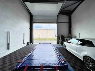 Plus de détails pour Local d'activités à louer