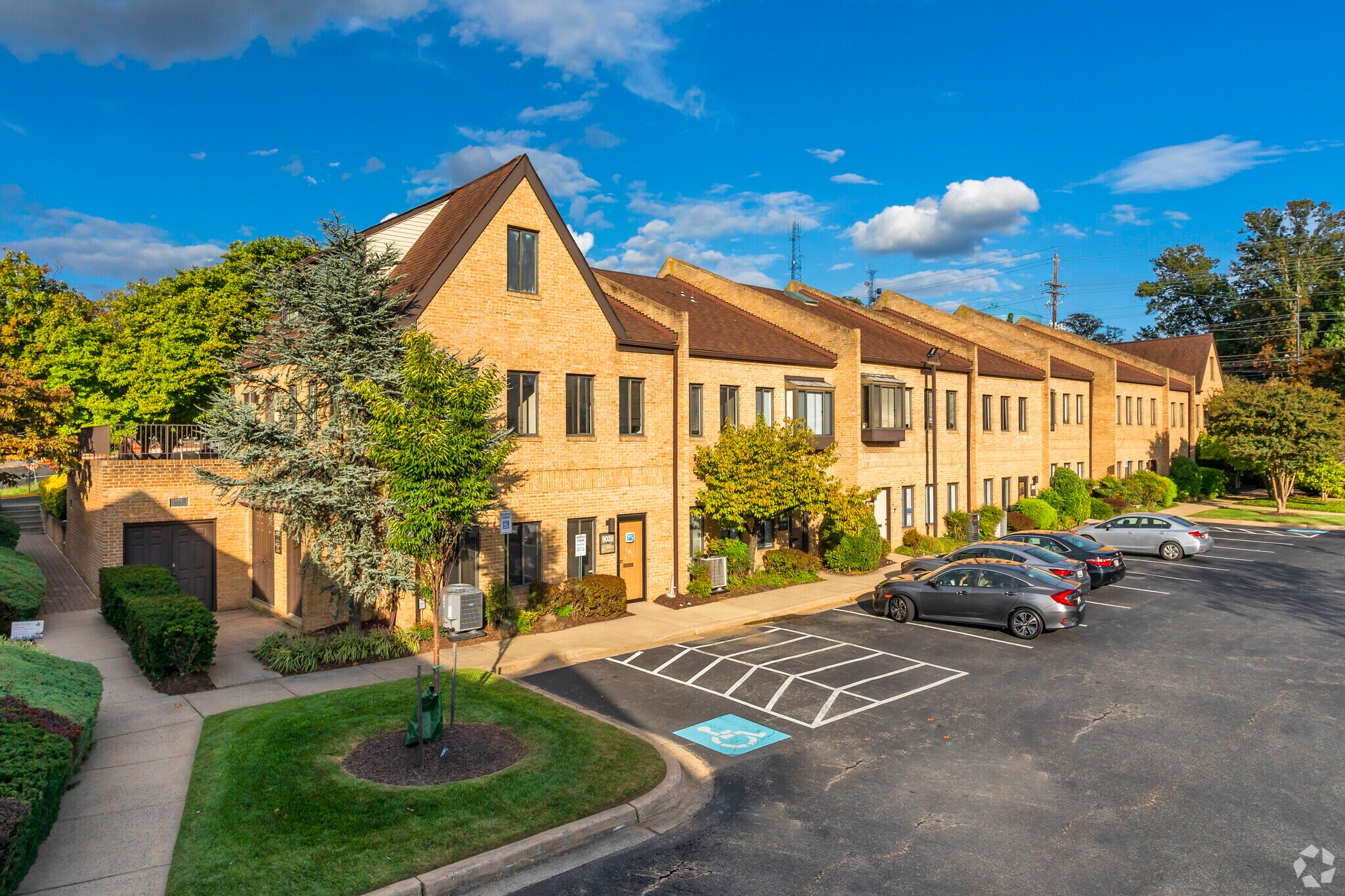 9025 Shady Grove Ct, Gaithersburg, MD à vendre Photo de l’immeuble– Image 1 sur 9