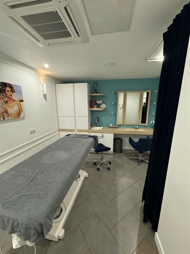 Plus de détails pour 60 Rue De Caumartin, Paris - Local commercial à louer