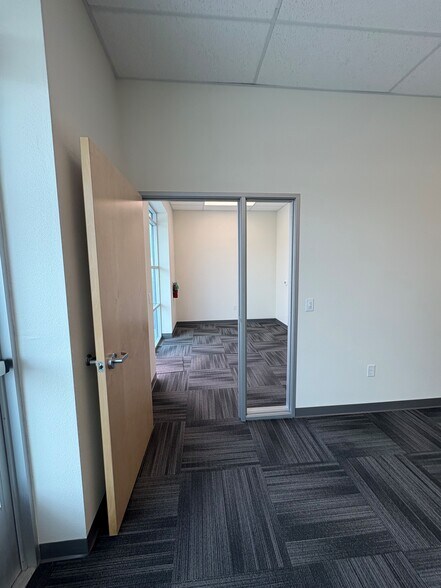 1385 Pama Ln, Las Vegas, NV à louer - Photo de l’immeuble – Image 3 sur 20