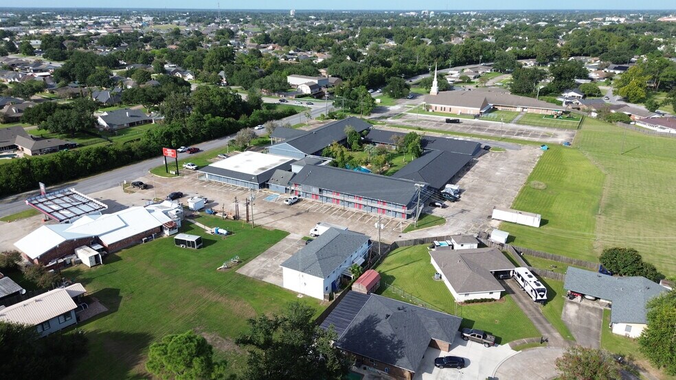 2115 Bayou Black Dr, Houma, LA à vendre - Photo de l’immeuble – Image 3 sur 12