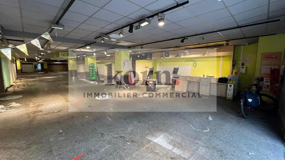 Local commercial dans Paris à louer - Photo de l’immeuble – Image 3 sur 7