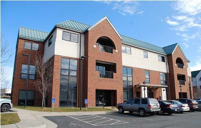 944 Glenwood Station Ln, Charlottesville, VA à louer - Photo de l’immeuble – Image 2 sur 5