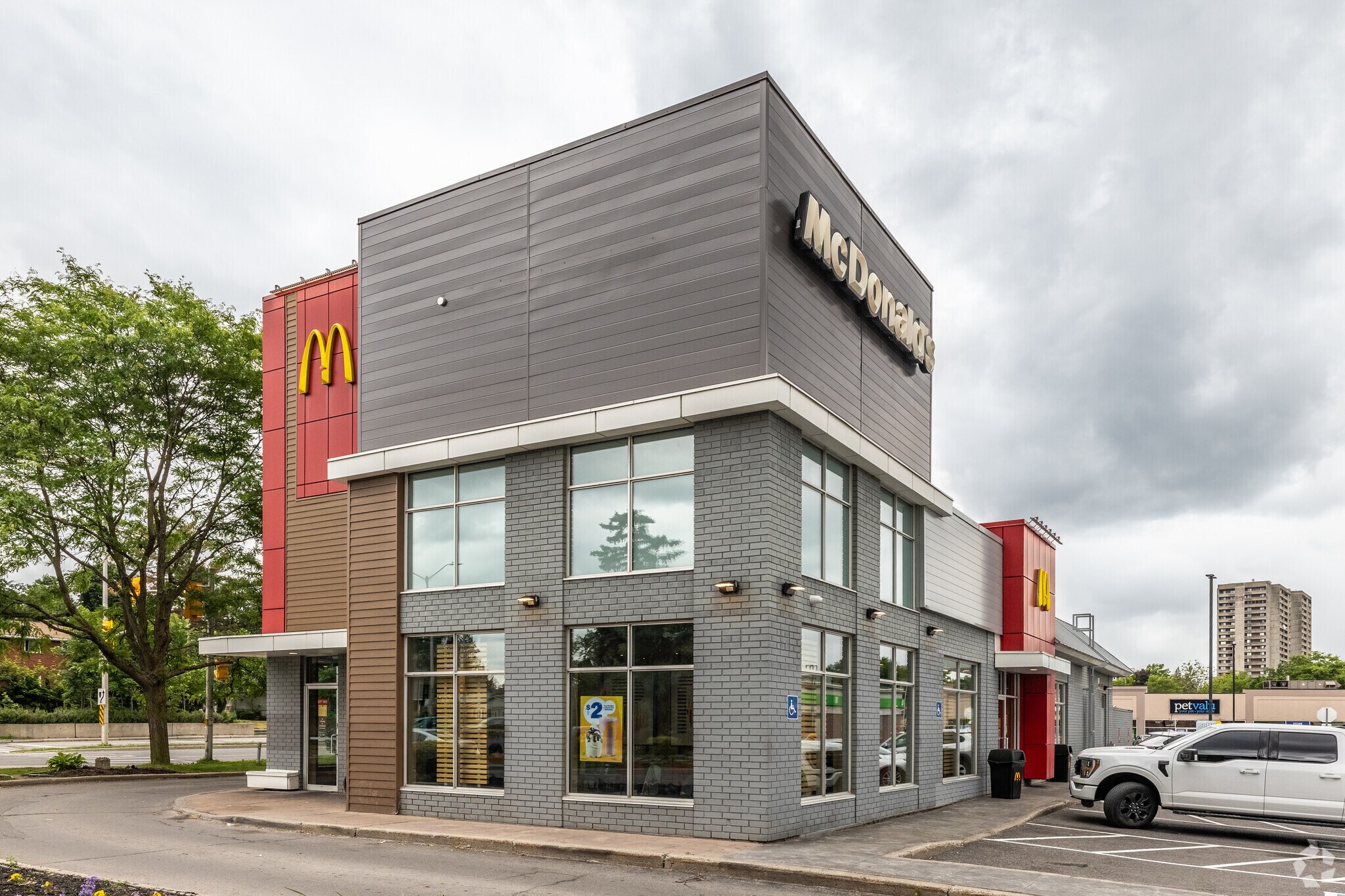 2625 Carling Ave, Ottawa, ON à vendre Photo de l’immeuble– Image 1 sur 4
