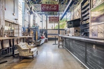 709 E Queen St, Toronto, ON à louer Photo intérieure– Image 2 sur 5