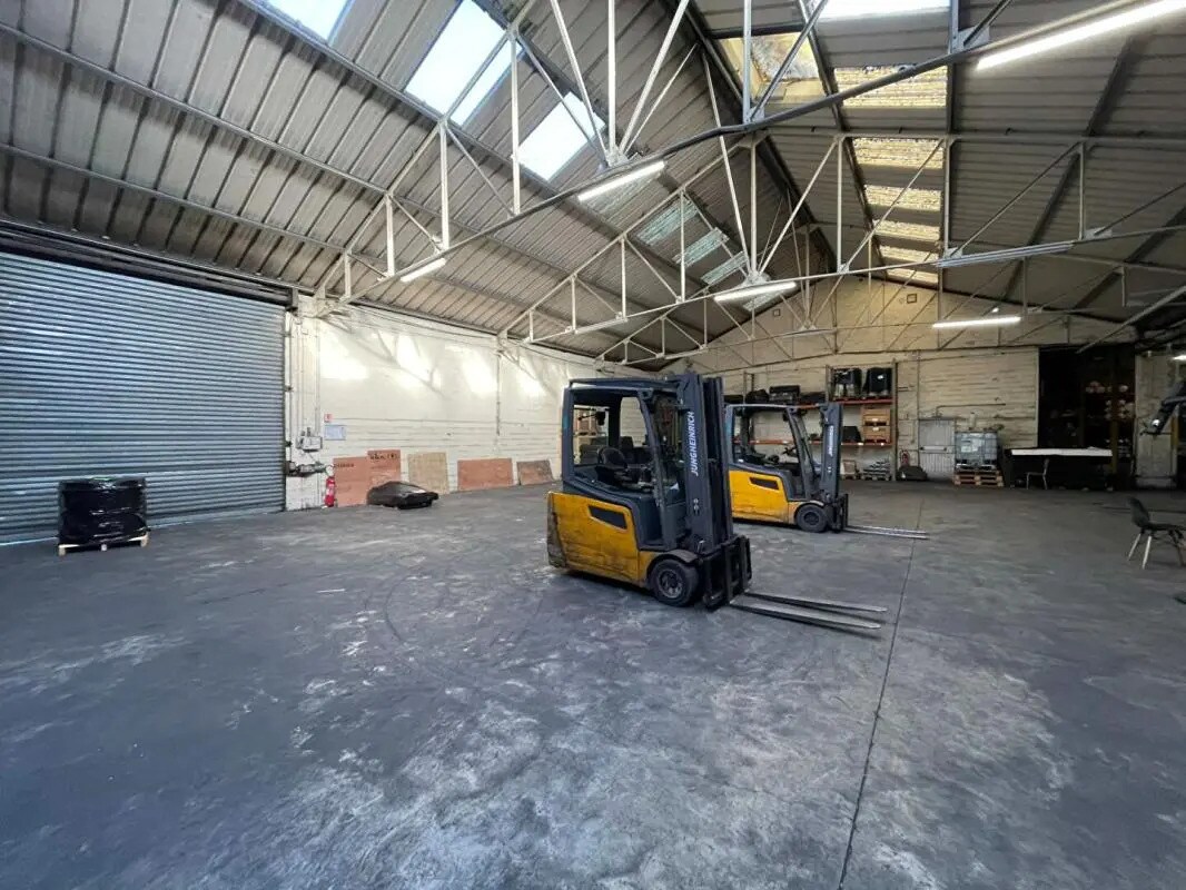 Industriel/Logistique dans Verberie à vendre Photo de l’immeuble– Image 1 sur 3