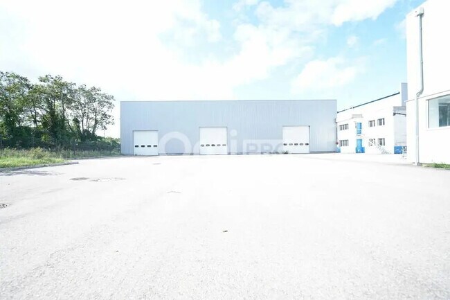 Plus de détails pour Local d'activités à louer