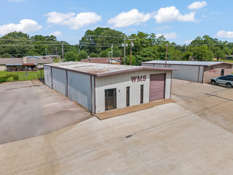 2407 S Eastman Rd, Longview, TX à vendre - Photo de l’immeuble – Image 1 sur 19