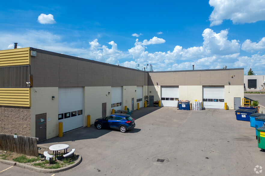 3530 11A St NE, Calgary, AB à louer - Photo de l’immeuble – Image 2 sur 5