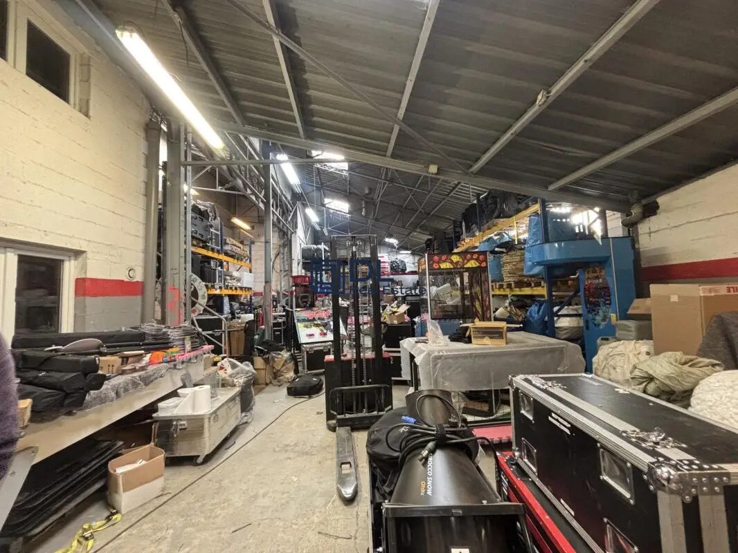 Industriel/Logistique dans Villeneuve-le-Roi à louer Photo intérieure– Image 1 sur 3