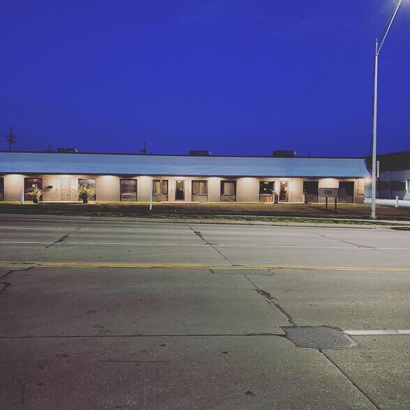 4501-4509 S 96th St, Omaha, NE à louer - Photo principale – Image 1 sur 4