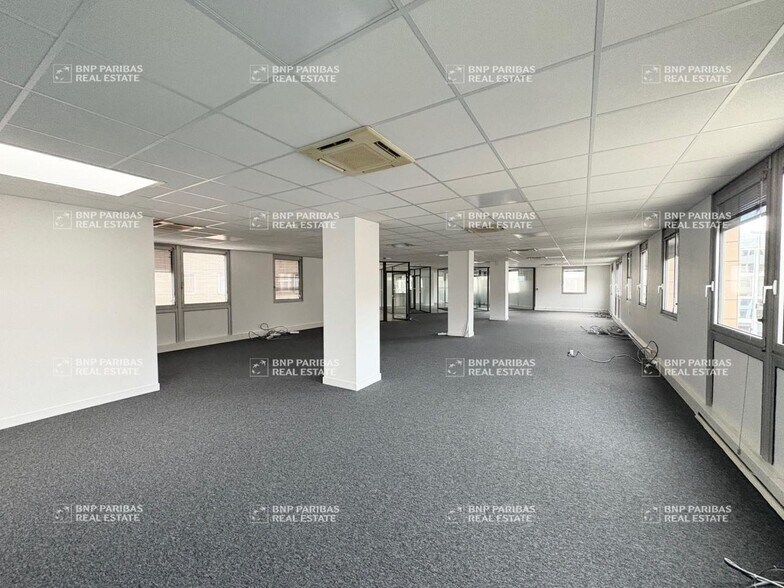 15-17 Rue Joël Le Theule, Montigny-le-Bretonneux à louer - Photo intérieure – Image 3 sur 8