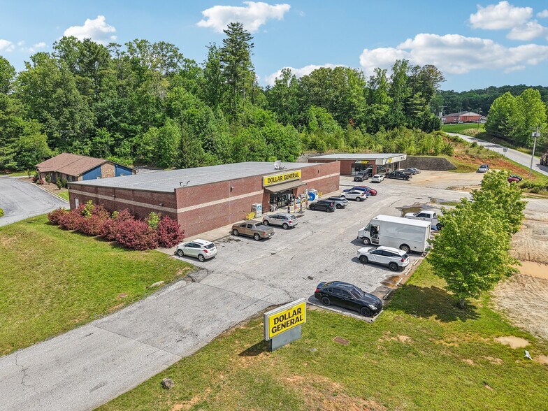 25 Westside Village Rd, Hendersonville, NC à vendre - Photo de l’immeuble – Image 3 sur 16