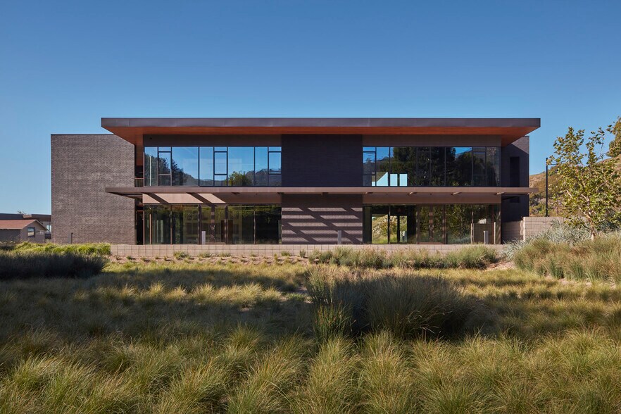 23465 Civic Center Way, Malibu, CA à louer - Photo de l’immeuble – Image 2 sur 7