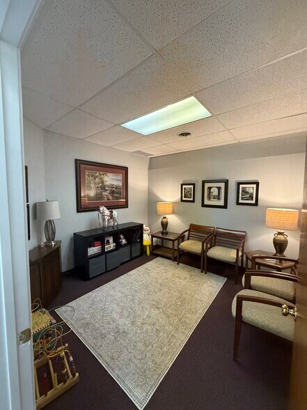 1800 N Milford Rd, Milford, MI à louer - Photo de l’immeuble – Image 2 sur 6