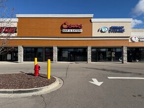 2051-2325 18 Mile Rd, Sterling Heights, MI à louer Photo intérieure– Image 2 sur 12