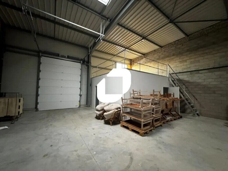 Local d’activités dans Nordhouse à louer - Photo de l’immeuble – Image 3 sur 7