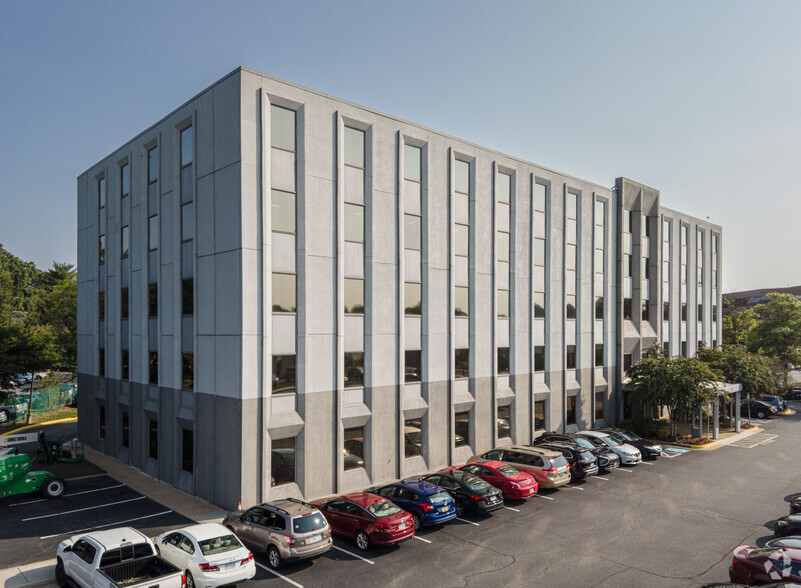 10400 Eaton Pl, Fairfax, VA à louer - Photo de l’immeuble – Image 3 sur 11
