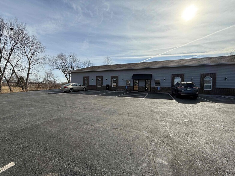 935 Boyson Ct NE, Hiawatha, IA à louer - Photo de l’immeuble – Image 3 sur 16
