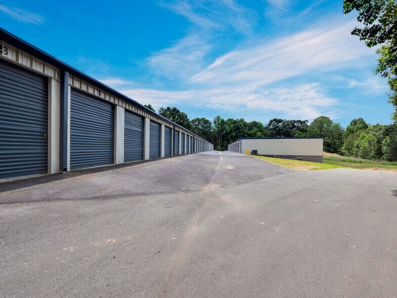 124 Patrick Rd, Gastonia, NC à vendre - Photo de l’immeuble – Image 2 sur 7