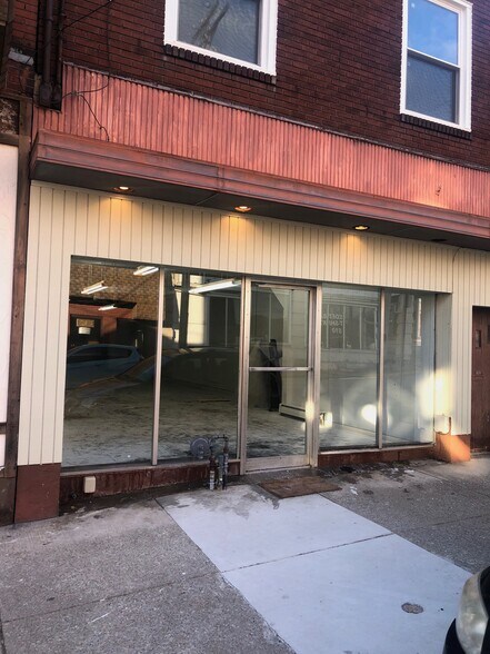 435 Cavitt Ave, Trafford, PA à louer - Photo de l’immeuble – Image 2 sur 8