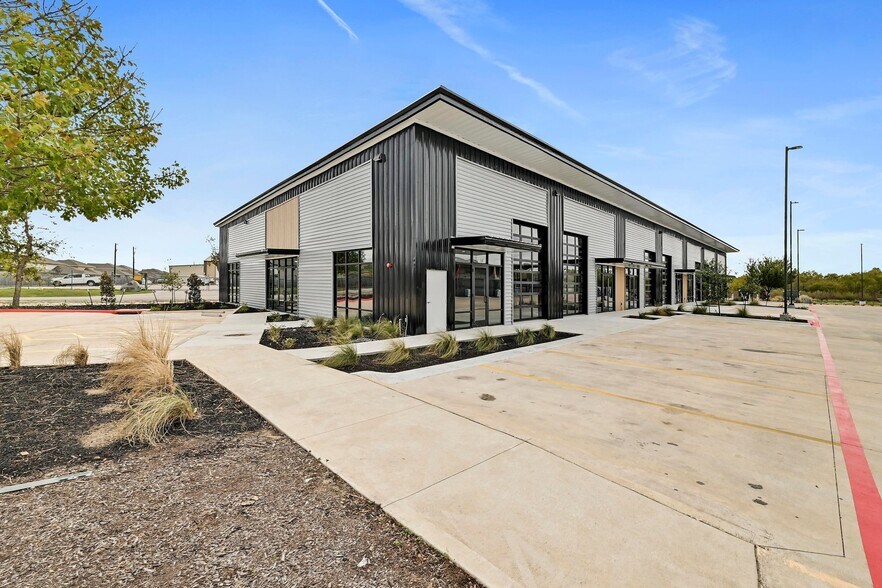 300 Co Rd 199, Hutto, TX à louer - Photo de l’immeuble – Image 2 sur 16