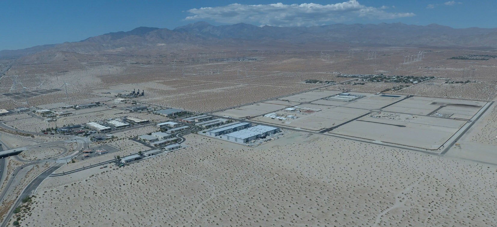 64033 Coachillin' Way, Desert Hot Springs, CA à vendre Photo de l’immeuble– Image 1 sur 2