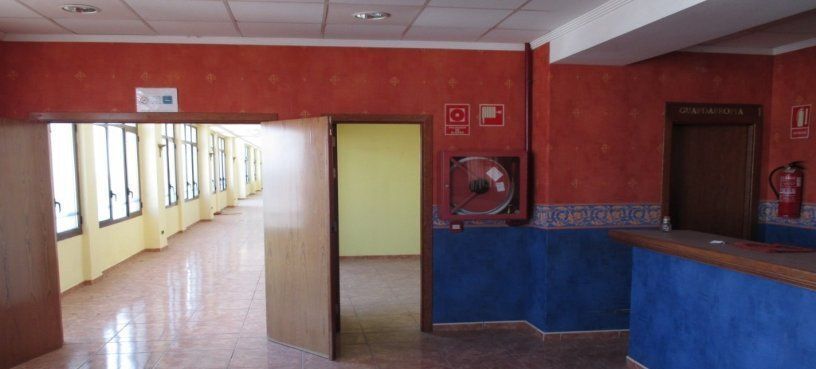 Local commercial dans Vila-real, Castellón à vendre - Photo de l’immeuble – Image 2 sur 20