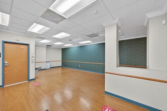 6 Technology Dr, Setauket, NY à louer Photo intérieure– Image 2 sur 9