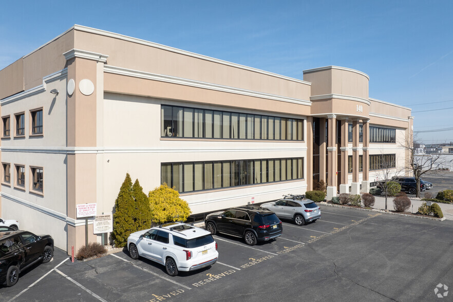 140 Sylvan Ave, Englewood Cliffs, NJ à louer - Photo de l’immeuble – Image 1 sur 6