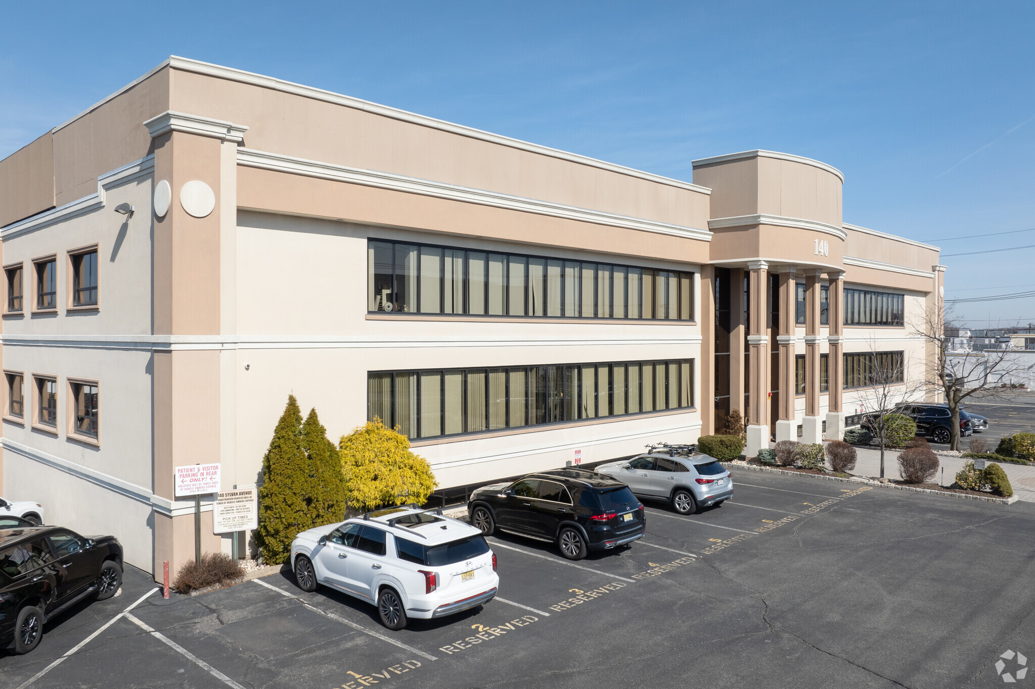 140 Sylvan Ave, Englewood Cliffs, NJ à louer Photo de l’immeuble– Image 1 sur 7