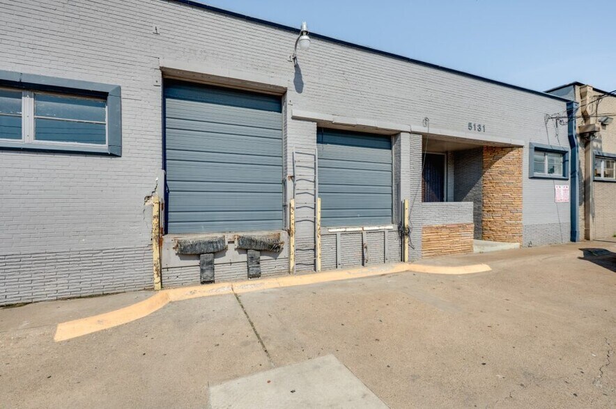 5131 Sharp St, Dallas, TX à louer - Photo de l’immeuble – Image 2 sur 19