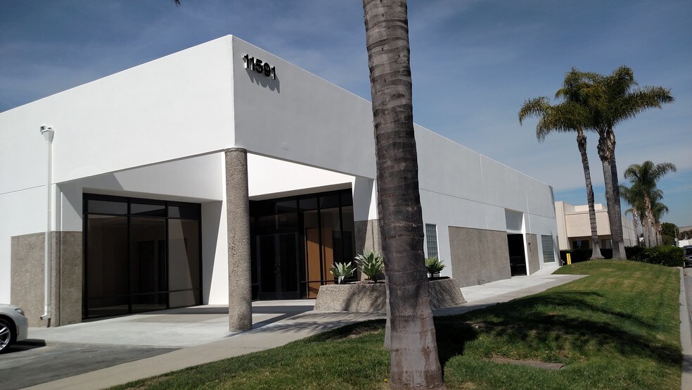11591 Markon Dr, Garden Grove, CA à louer - Photo de l’immeuble – Image 1 sur 10