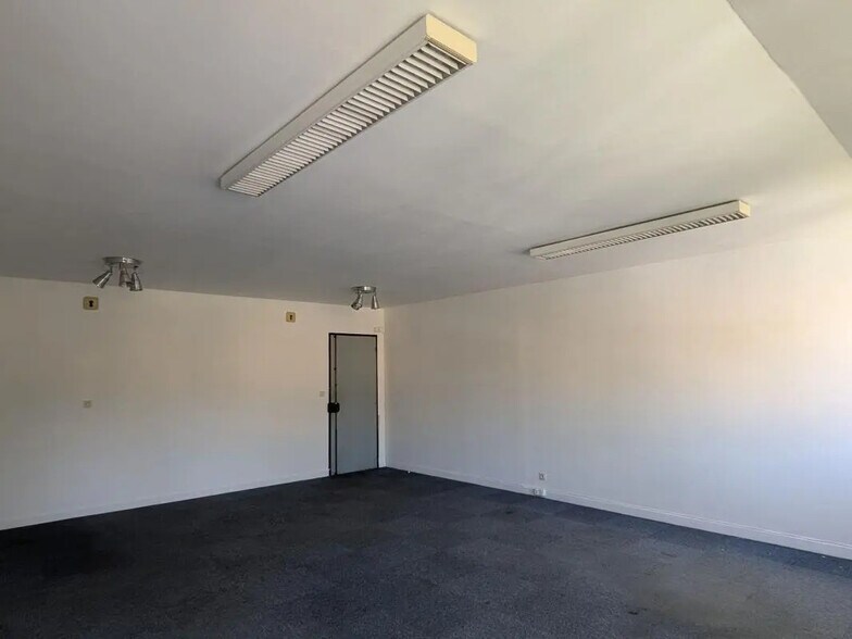 Bureau dans Champs-sur-Marne à louer - Photo de l’immeuble – Image 2 sur 7
