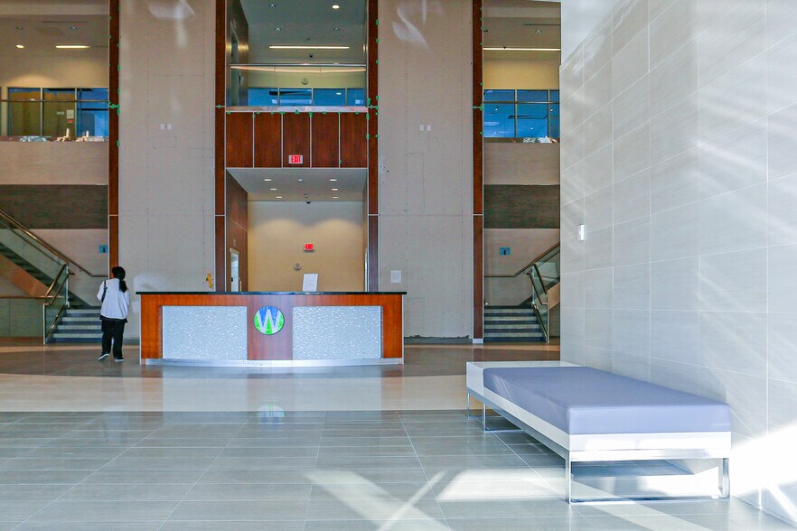 7165 - 7167-7167 Yonge St, Markham, ON à vendre - Hall d’entrée – Image 3 sur 6