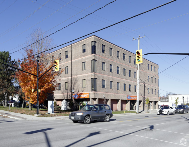 100 Colborne St, Orillia, ON à louer - Photo de l’immeuble – Image 3 sur 3