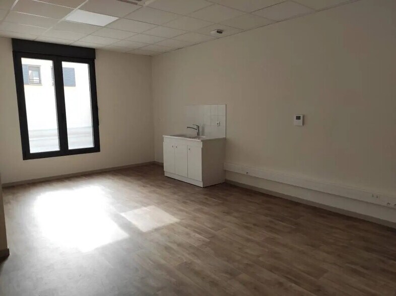 Bureau dans Belley à louer - Photo intérieure – Image 1 sur 6