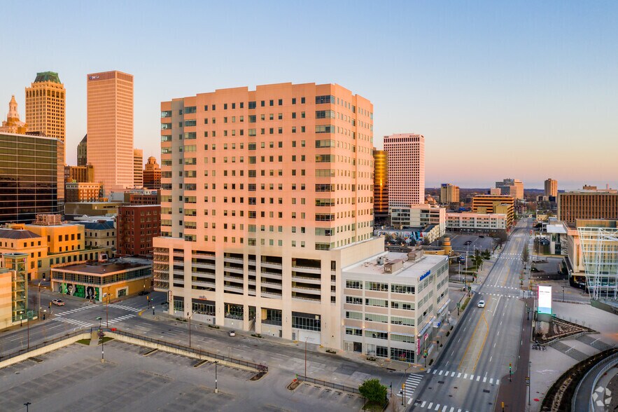 202 S Cheyenne Ave, Tulsa, OK à louer - Photo de l’immeuble – Image 3 sur 24