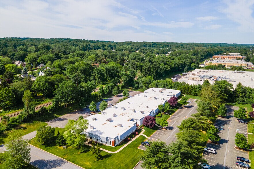998 Old Eagle School Rd, Wayne, PA à louer - Aérien – Image 3 sur 9