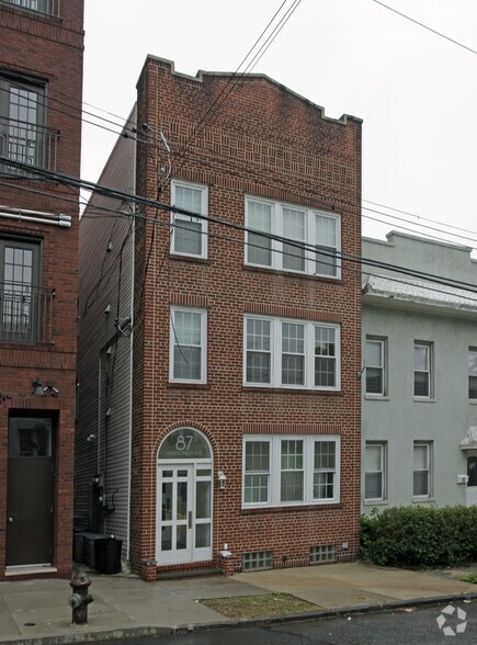 87 Montgomery Ave, Staten Island, NY à vendre - Photo principale – Image 1 sur 2
