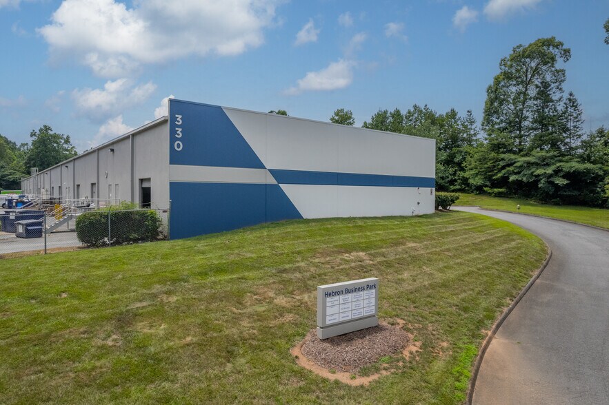 330 Hebron St, Charlotte, NC à louer - Photo principale – Image 1 sur 5