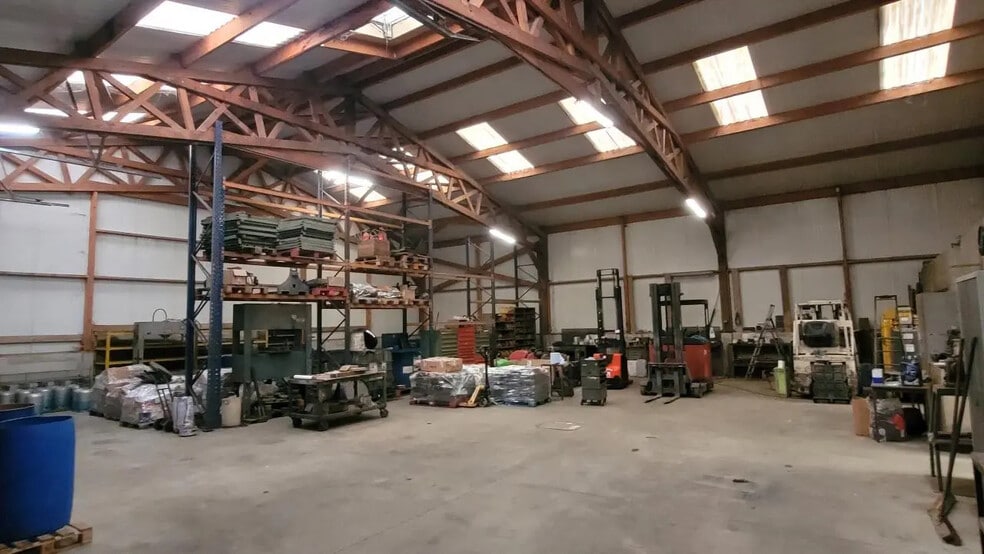 Local d’activités dans Maromme à louer - Photo de l’immeuble – Image 2 sur 10