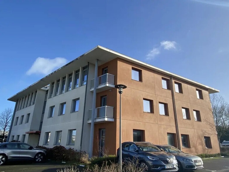 Bureau dans Pacé à louer - Photo de l’immeuble – Image 1 sur 7