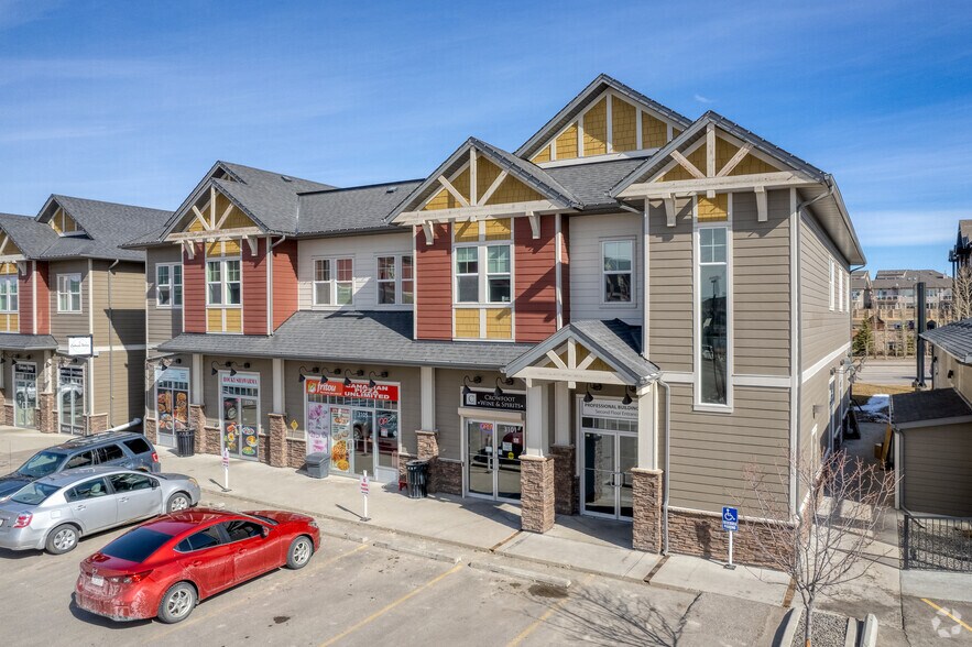 101 Sunset Dr, Cochrane, AB à vendre - Photo de l’immeuble – Image 2 sur 10