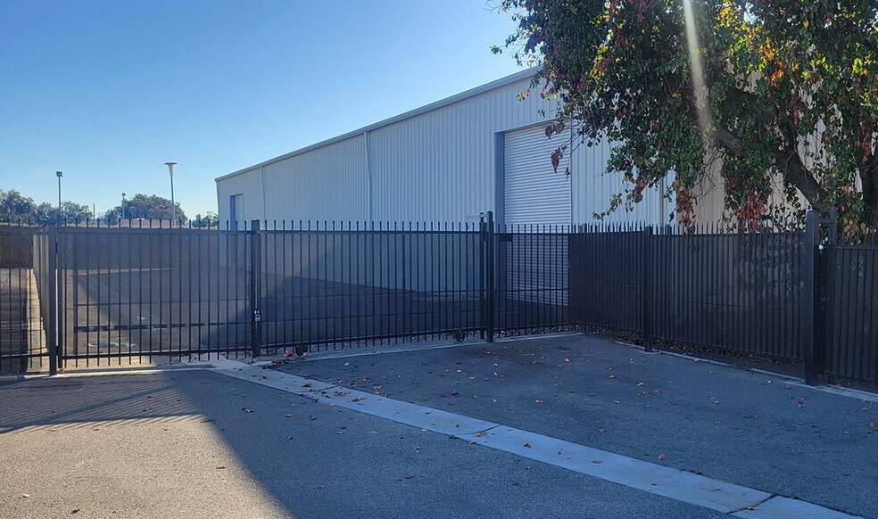 445 E Menlo Ave, Hemet, CA à vendre - Photo de l’immeuble – Image 2 sur 20
