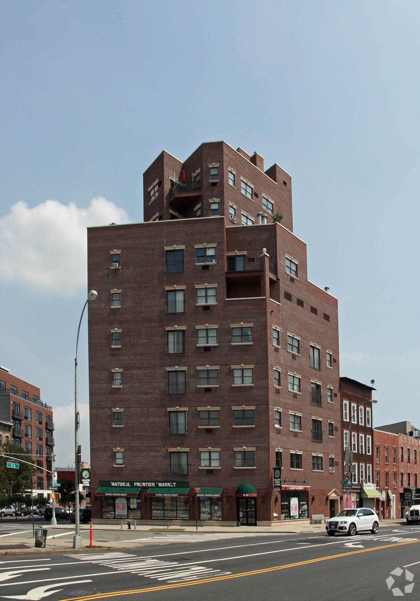 12-01-12-03 Jackson Ave, Long Island City, NY à louer Photo de l’immeuble– Image 1 sur 9