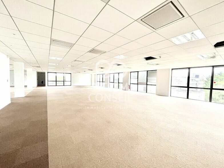 Bureau dans Asnières-sur-Seine à louer - Photo de l’immeuble – Image 3 sur 12