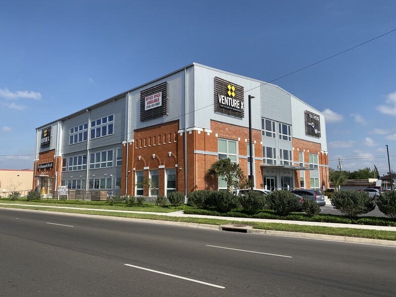 222 N Expressway, Brownsville, TX à louer - Photo de l’immeuble – Image 1 sur 10